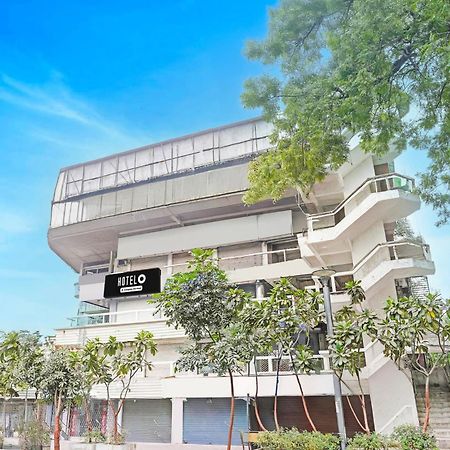 Super Hotel O Navrangpura Cg Road Formerly Hotel Yugraj 아흐메다바드 외부 사진