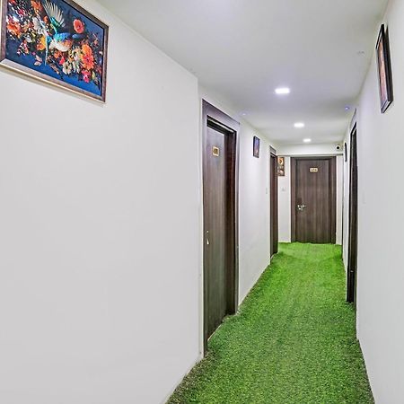 Super Hotel O Navrangpura Cg Road Formerly Hotel Yugraj 아흐메다바드 외부 사진