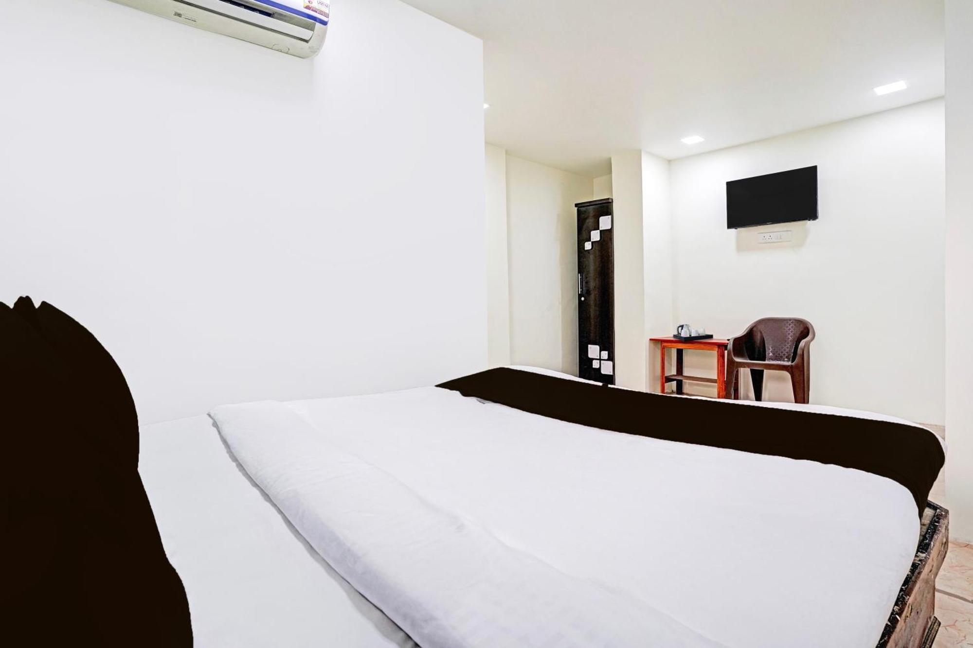 Super Hotel O Navrangpura Cg Road Formerly Hotel Yugraj 아흐메다바드 외부 사진