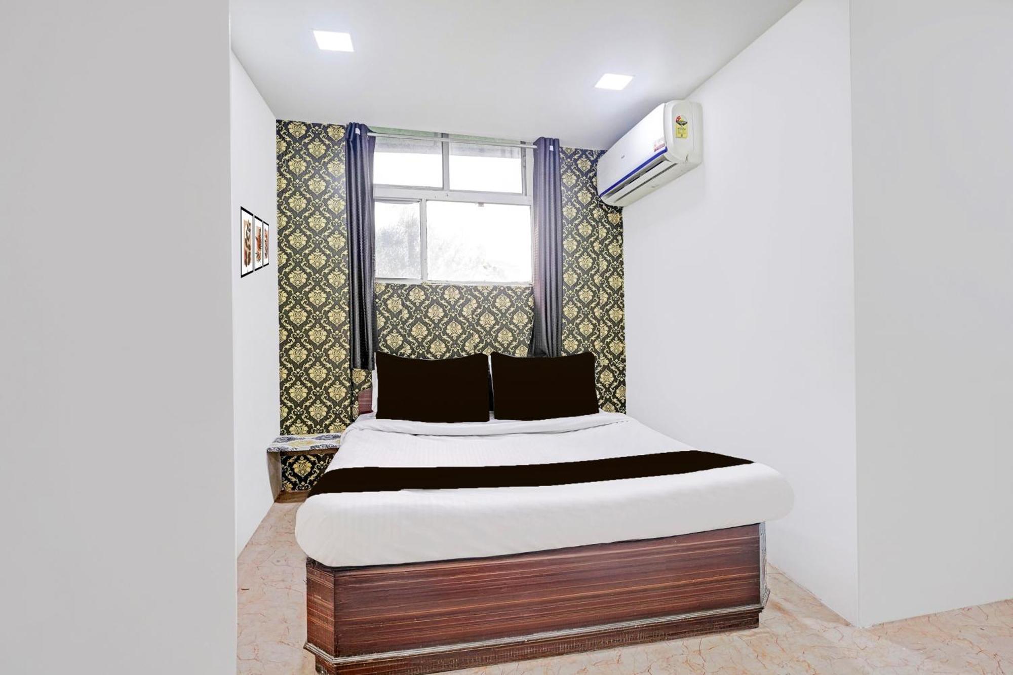 Super Hotel O Navrangpura Cg Road Formerly Hotel Yugraj 아흐메다바드 외부 사진