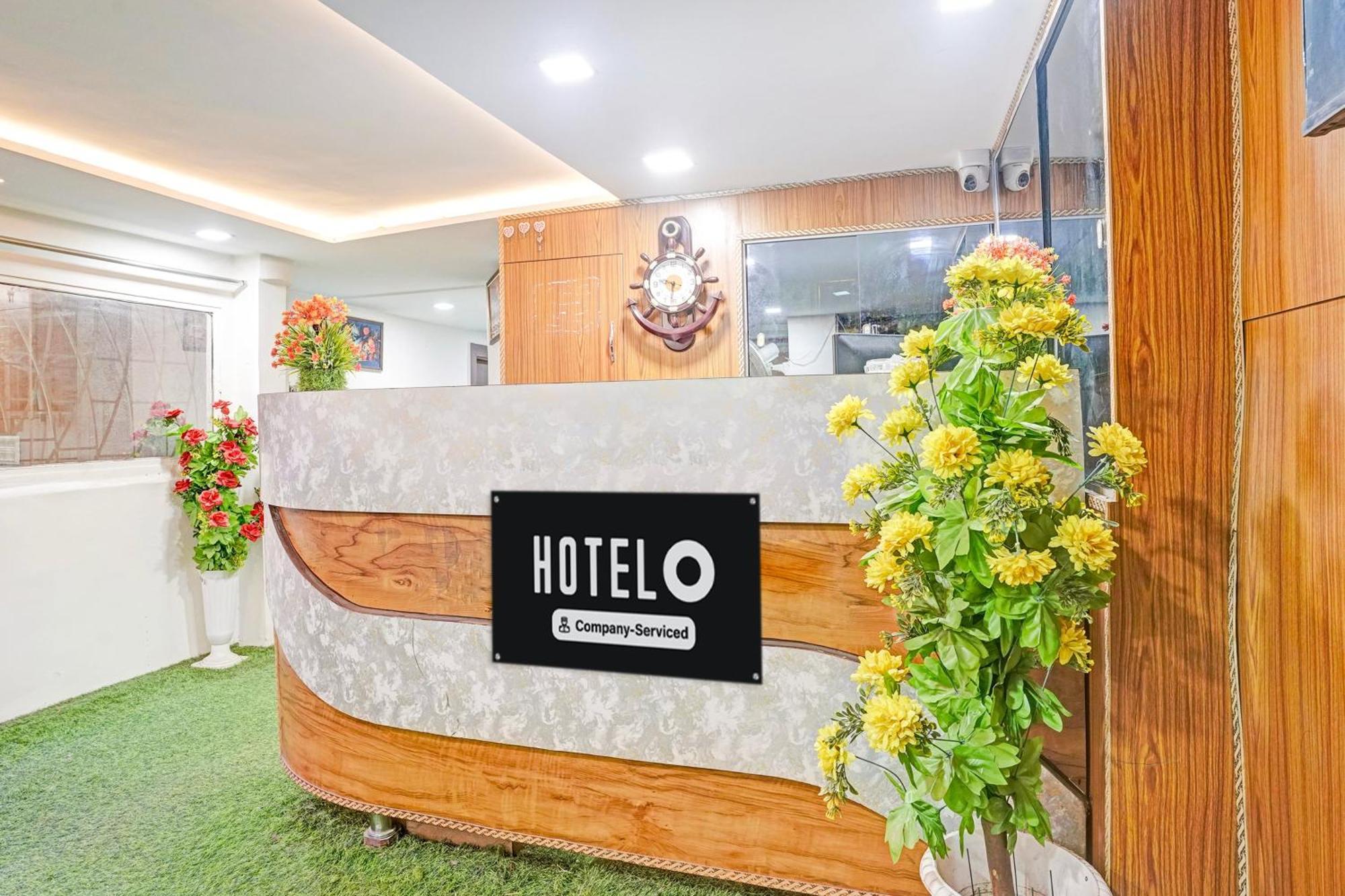 Super Hotel O Navrangpura Cg Road Formerly Hotel Yugraj 아흐메다바드 외부 사진