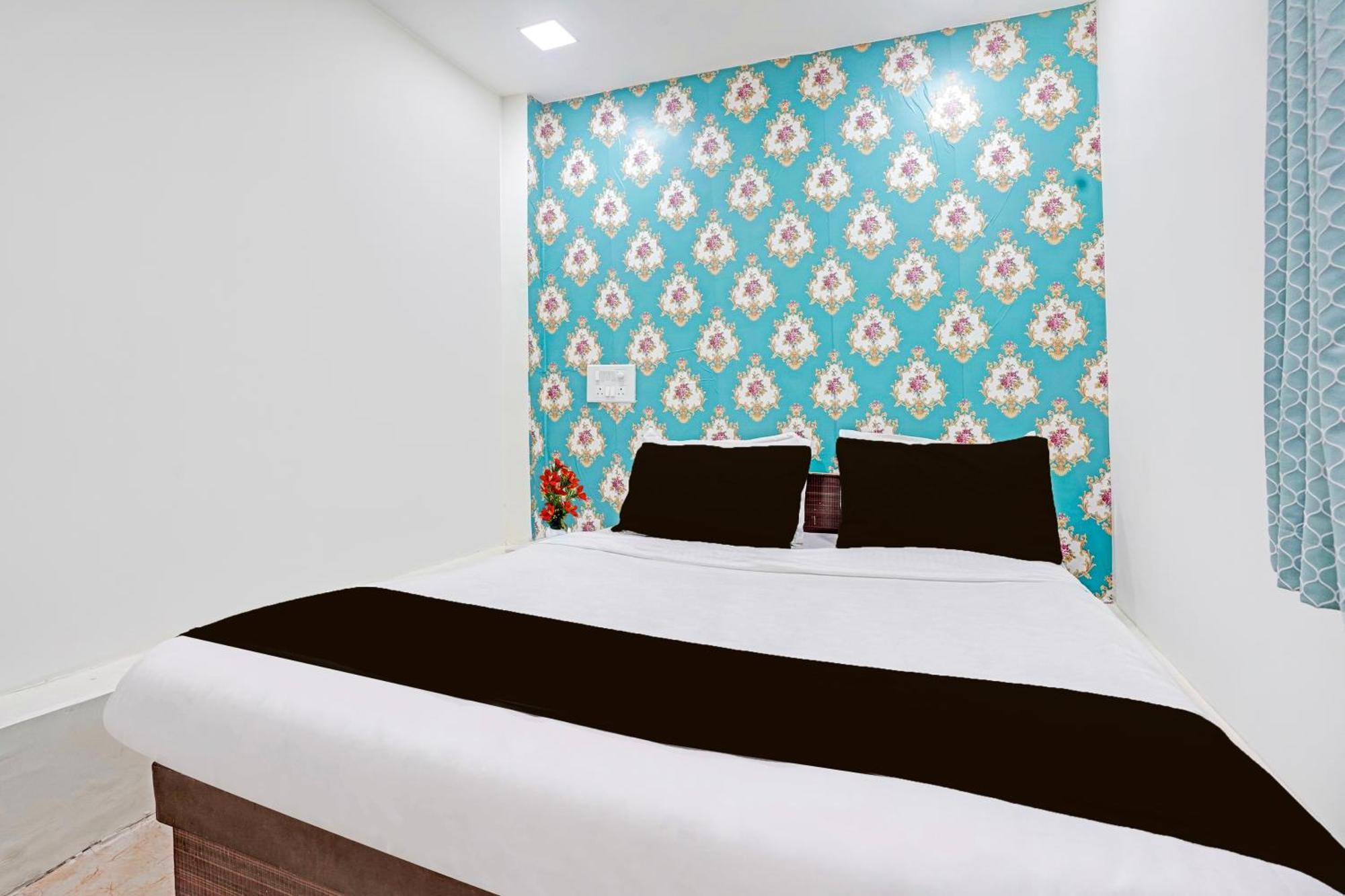 Super Hotel O Navrangpura Cg Road Formerly Hotel Yugraj 아흐메다바드 외부 사진