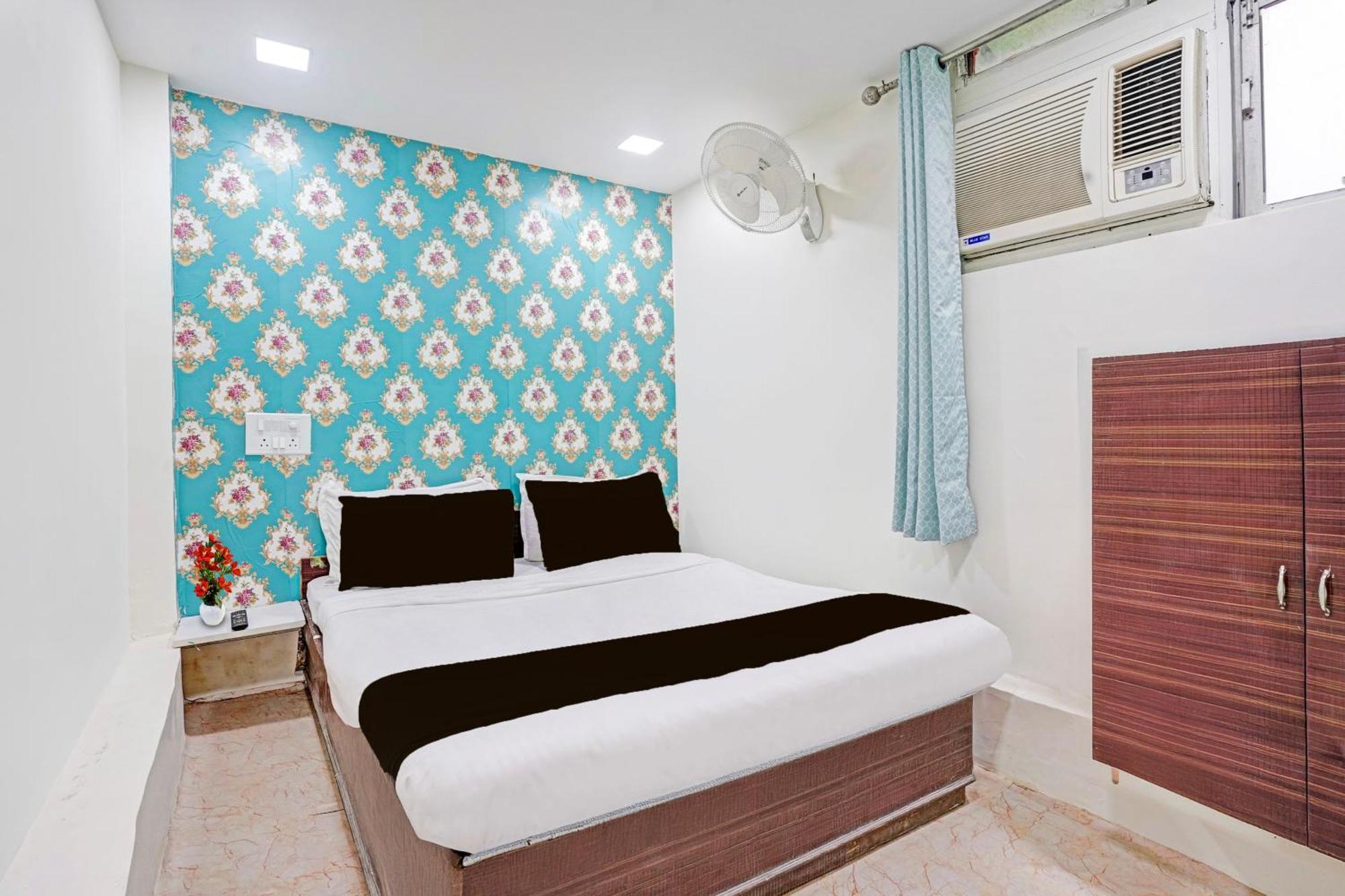 Super Hotel O Navrangpura Cg Road Formerly Hotel Yugraj 아흐메다바드 외부 사진