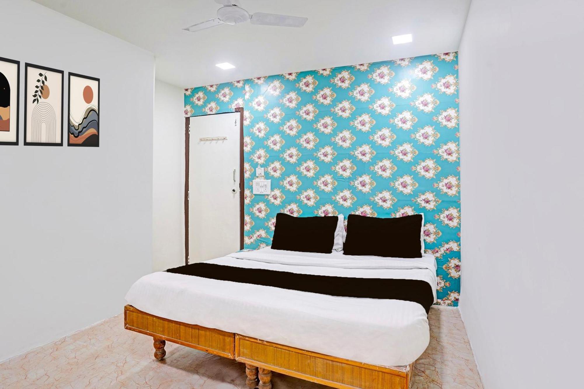 Super Hotel O Navrangpura Cg Road Formerly Hotel Yugraj 아흐메다바드 외부 사진
