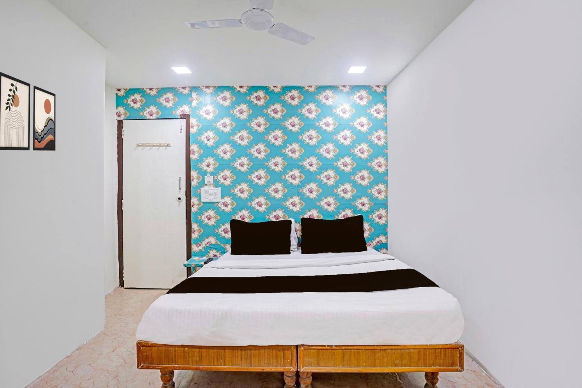 Super Hotel O Navrangpura Cg Road Formerly Hotel Yugraj 아흐메다바드 외부 사진